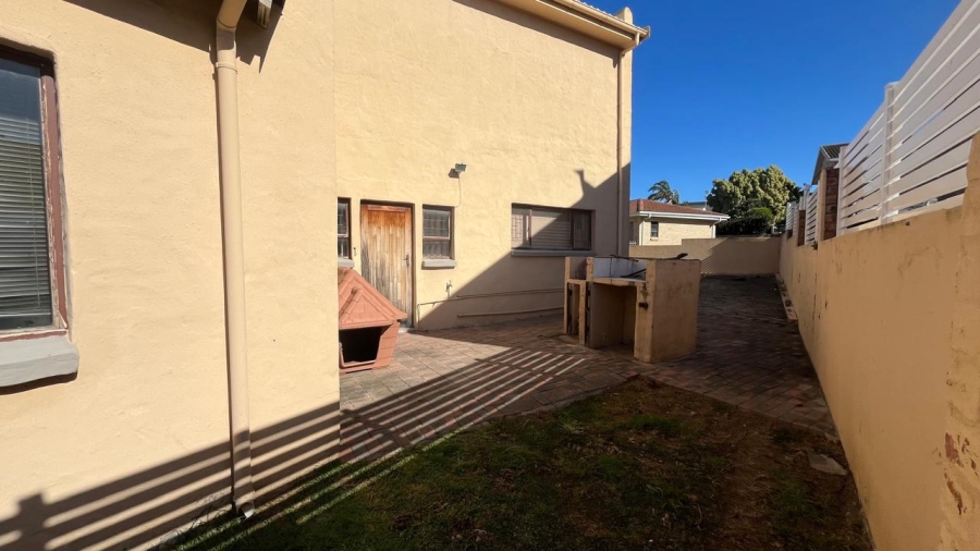 5 Bedroom Property for Sale in Wavecrest Eastern Cape